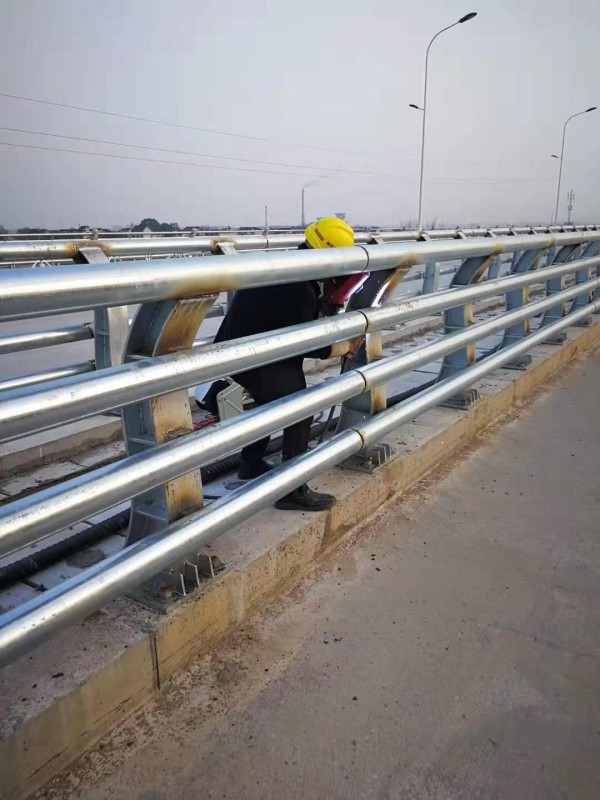 道路防撞護(hù)欄