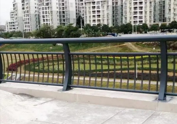 鋼橋梁護欄